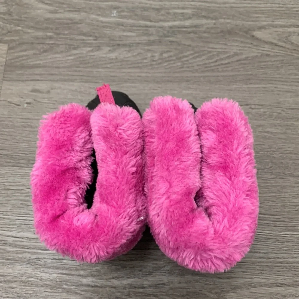 Kamik girls white fluffball snow boot - size 6